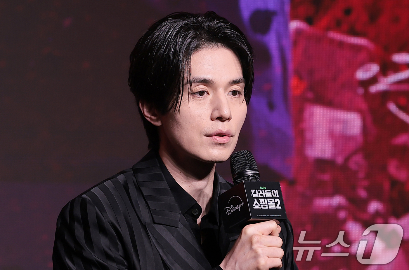 (서울=뉴스1) 권현진 기자 = 배우 이동욱이 20일 서울 영등포구 콘래드 서울 호텔에서 열린 디즈니+ 오리지널 시리즈 '킬러들의 쇼핑몰 시즌2' 제작발표회에서 인사말을 하고 있다 …