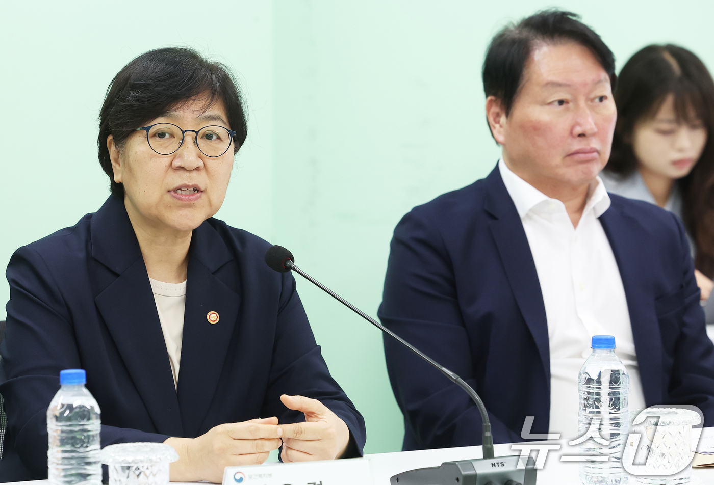(화성=뉴스1) 김영운 기자 = 정은경 보건복지부 장관이 20일 경기도 화성시 동탄구 나래울종합사회복지관에서 열린 전국상의 ERT 공동챌린지 '복지사각지대 해소를 위한 간담회 및 …