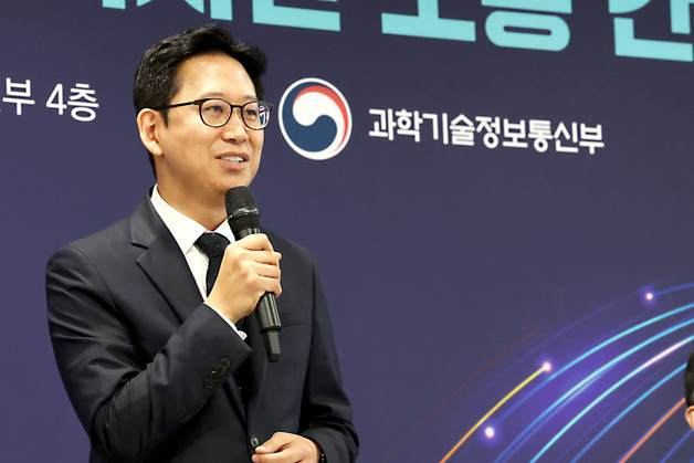 "미토스 쇼크" 대통령 주문에…정부,  보안 특화 AI 모델 개발 착수