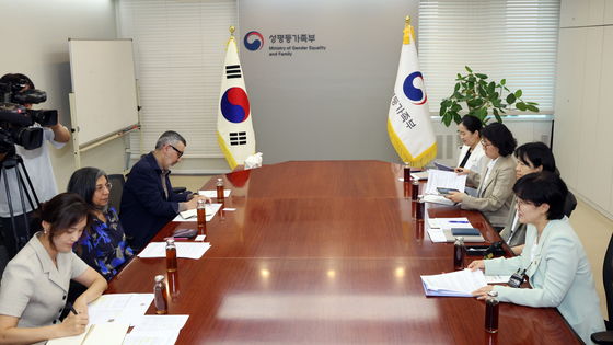 오픈소사이어티재단 회장 만난 원민경 장관
