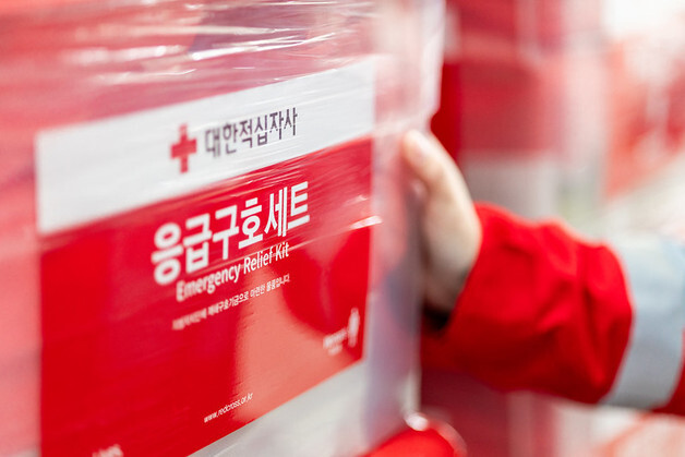 적십자, 집중호우 피해·쿠팡 물류센터 화재 현장에 구호물자 지원