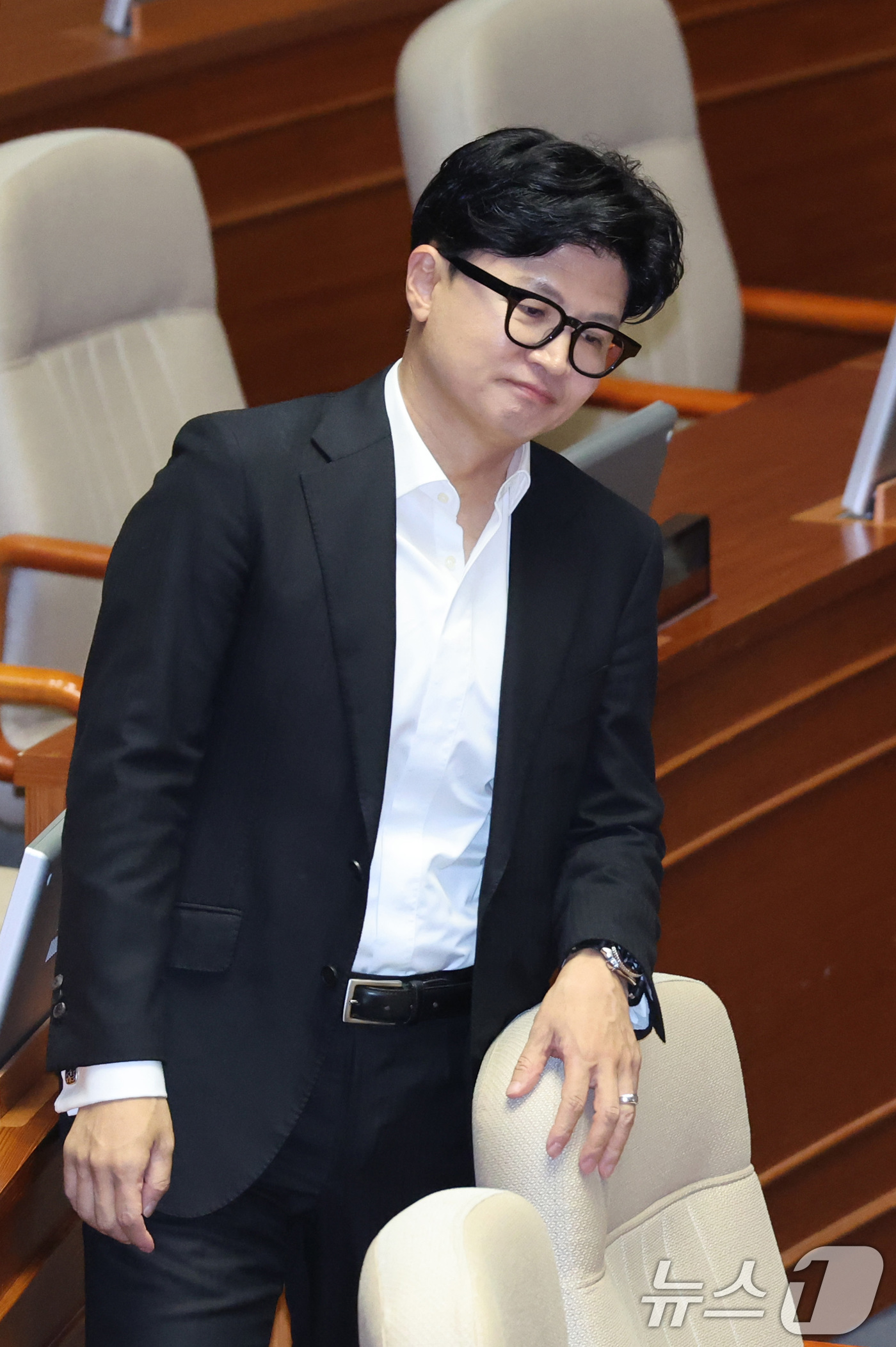 (서울=뉴스1) 신웅수 기자 = 한동훈 무소속 의원과 정성호 법무부 장관이 20일 서울 여의도 국회에서 열린 제437회국회(임시회) 제1차 본회의에 참석하고 있다. 2026.7.2 …