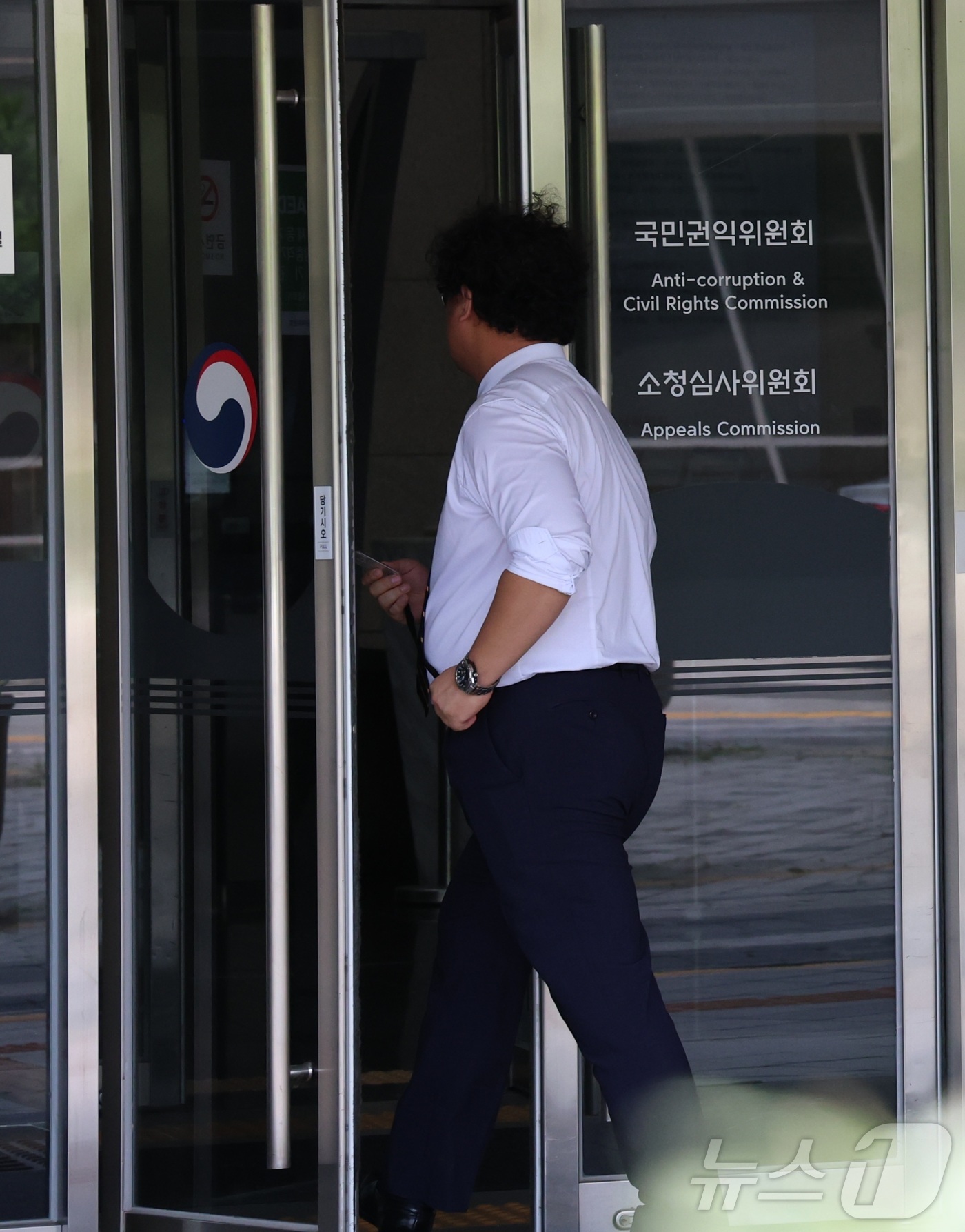 (세종=뉴스1) 김기남 기자 = 20일 오후 세종시 정부세종청사 국민권익위원회에 김건희 여사의 명품백 수수 의혹 종결 처리 과정에서 유철환 전 국민권익위원장과 정승윤 전 국민권익위 …