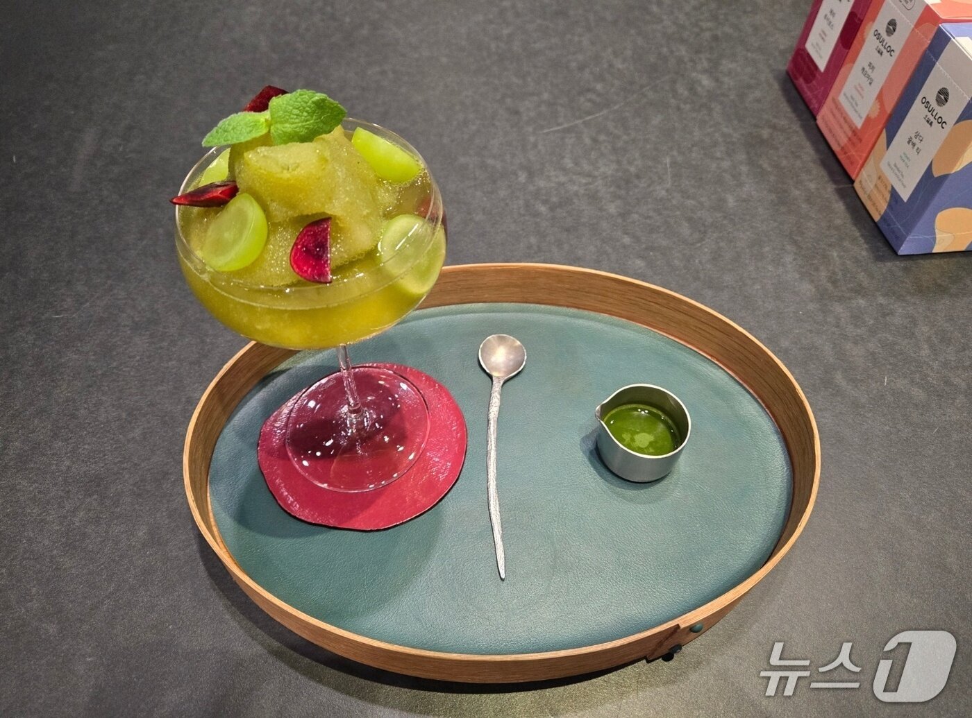 본문 이미지 - 20일 오후 서울 용산구 '오설록 티하우스 1979점'에서 열린 '올리브 클래스'.