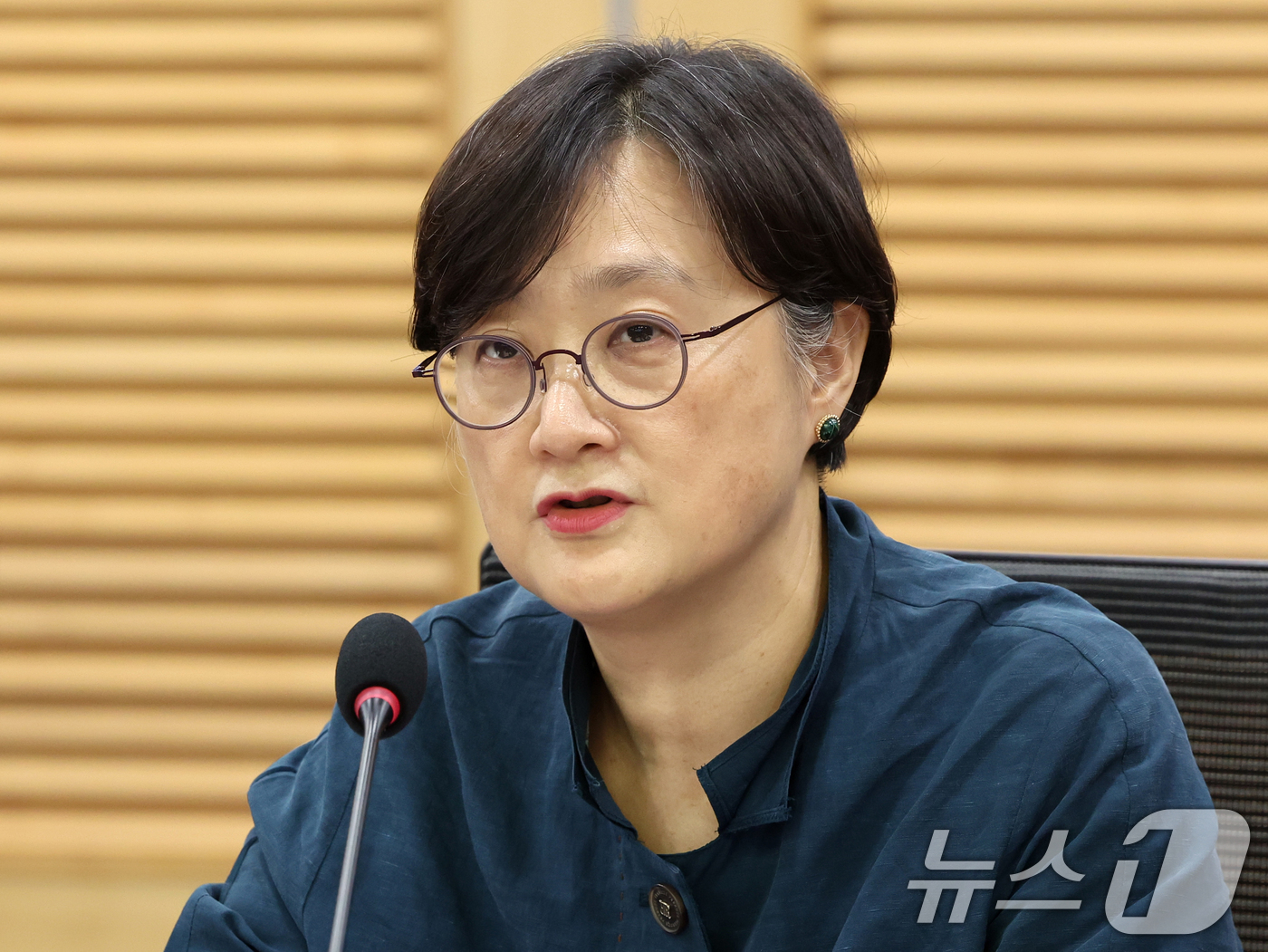 (서울=뉴스1) 황기선 기자 = 이희정 한국공법학회 회장이 20일 오후 서울 여의도 국회 의원회관에서 열린 '선관위 신뢰 회복을 위한 구조 개혁과 헌법개정 방향 토론회'에서 환영사 …