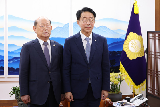 송두환 위원장 접견하는 조정식 국회의장