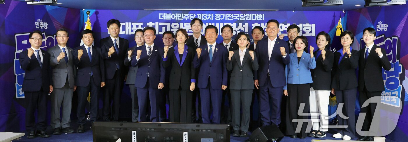 본문 이미지 - 김민석·고민정·정청래·김보미·송영길 더불어민주당 당대표 후보와 최고위원 후보들. 2026.7.20 ⓒ 뉴스1 국회사진기자단