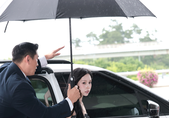 미나, 비가 오네요