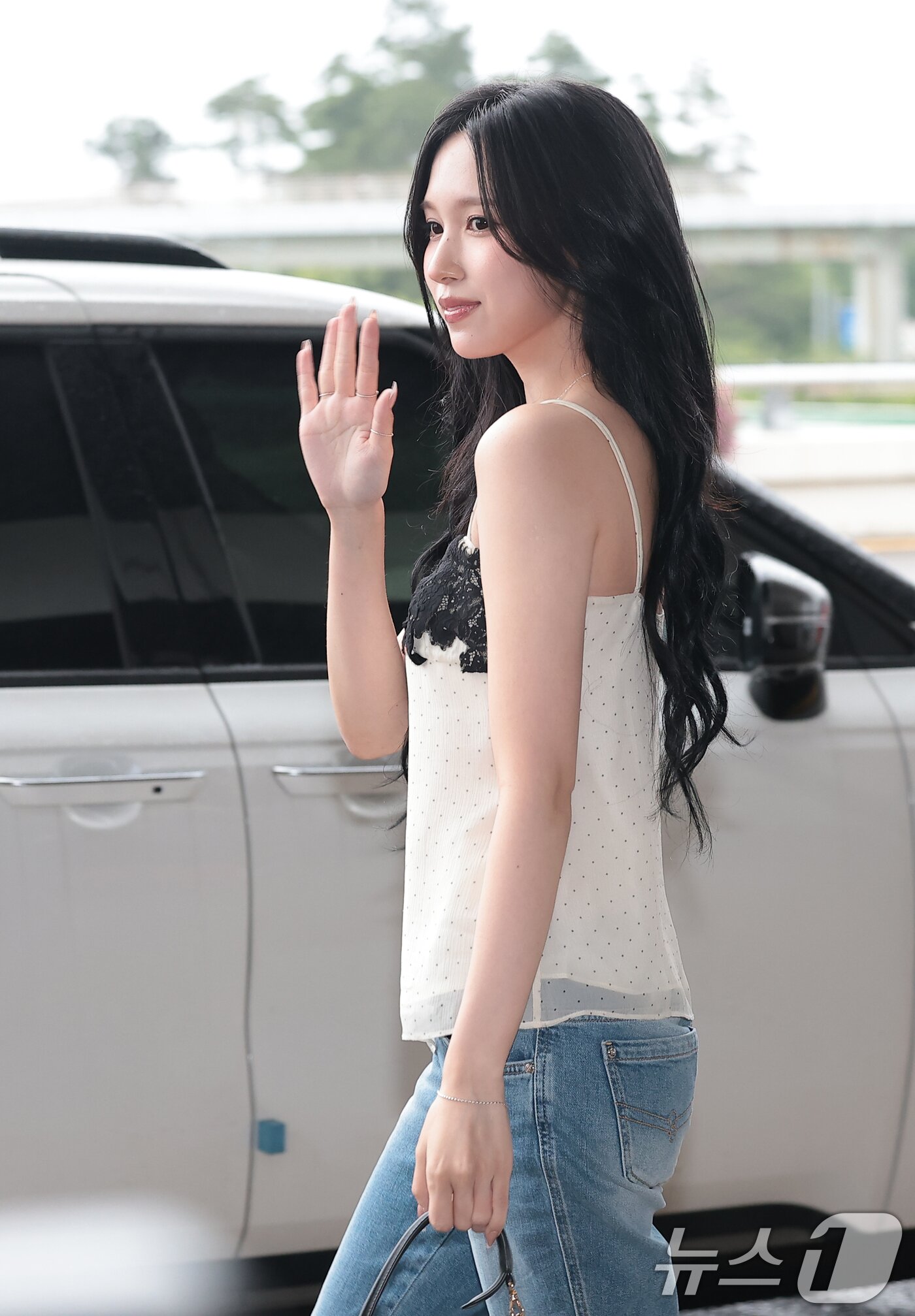 미나, 눈부신 인사