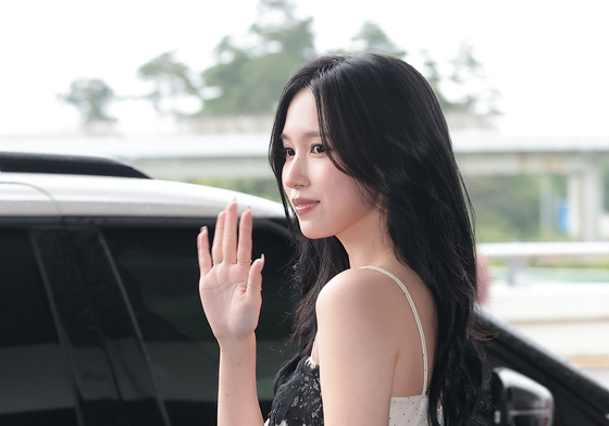 미나, 눈부신 인사