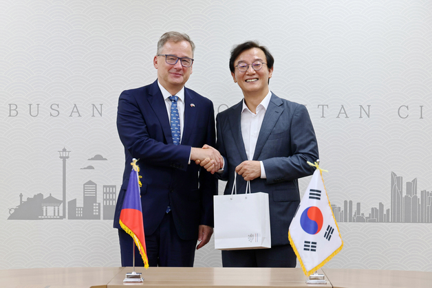 전재수 부산시장, 주한체코대사 접견…문화·관광·산업 협력 확대 논의