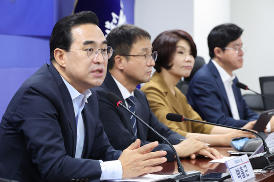 예산안 당정 발언하는 박홍근 장관
