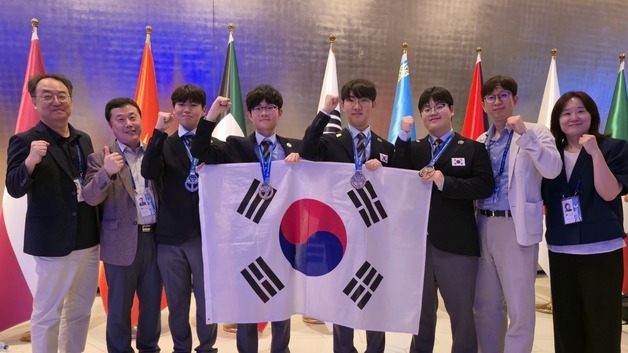 시험지 넘어 실험실까지 통했다…韓, 국제화학올림피아드 전원 메달