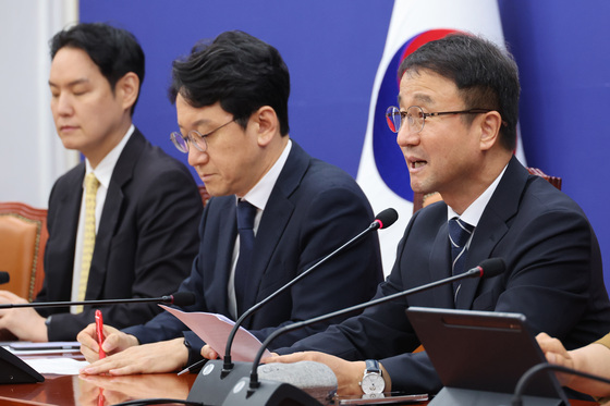 원내대책회의 발언하는 한병도 원내대표