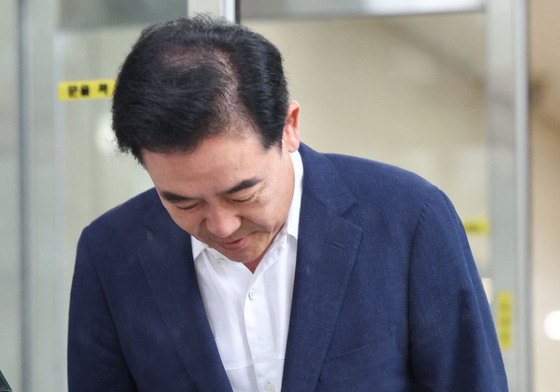 고개 숙이는 윤희근 전 경찰청장