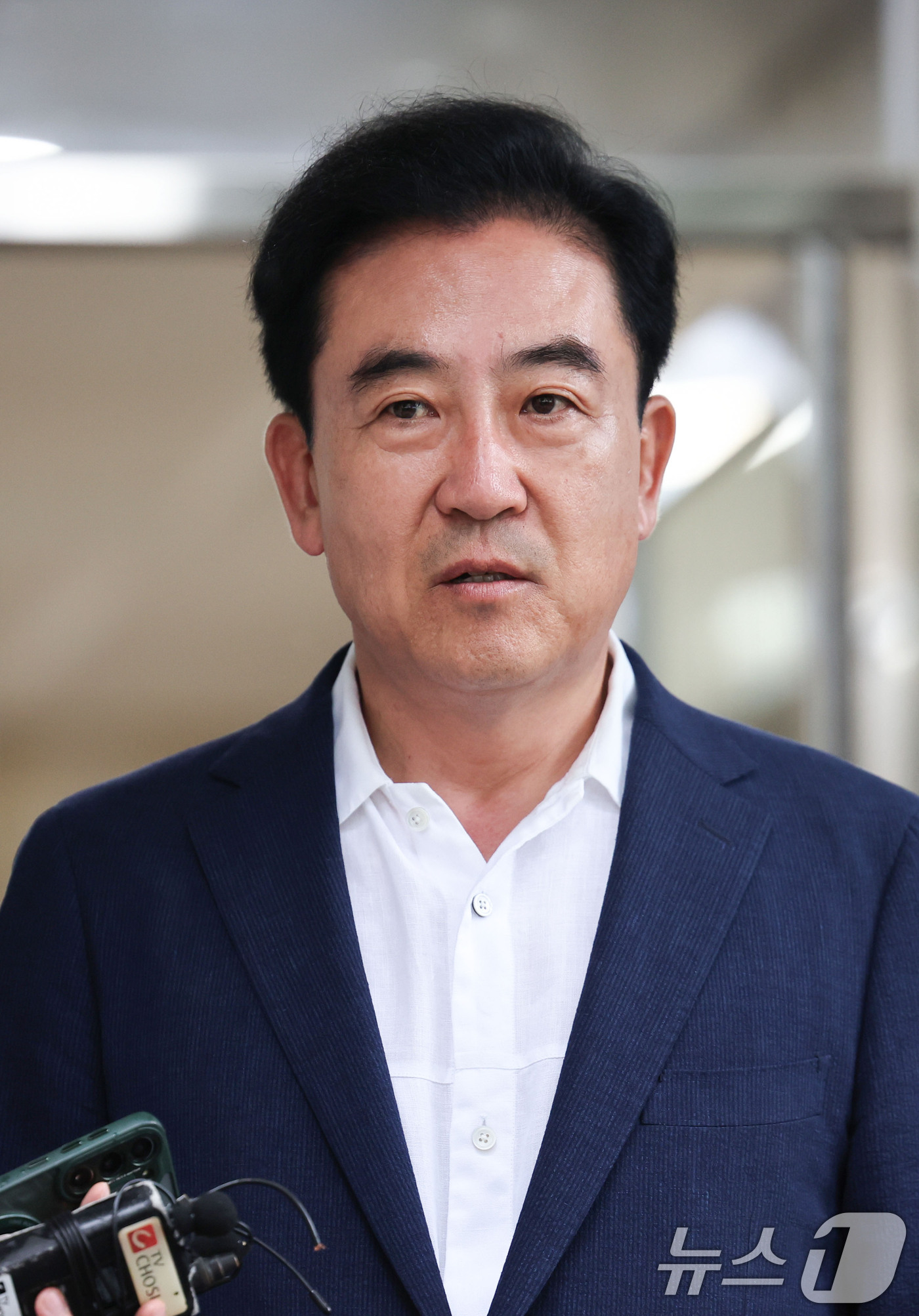 (과천=뉴스1) 이종수 기자 = 윤희근 전 경찰청장이 21일 오전 경기 과천시 김건희 특검팀 사무실에 ‘통일교 수사무마 의혹’과 관련한 2차 피의자 조사를 받기 위해 출석하며 취재 …