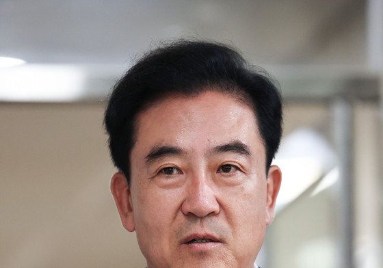 질문 받는 윤희근 전 경찰청장