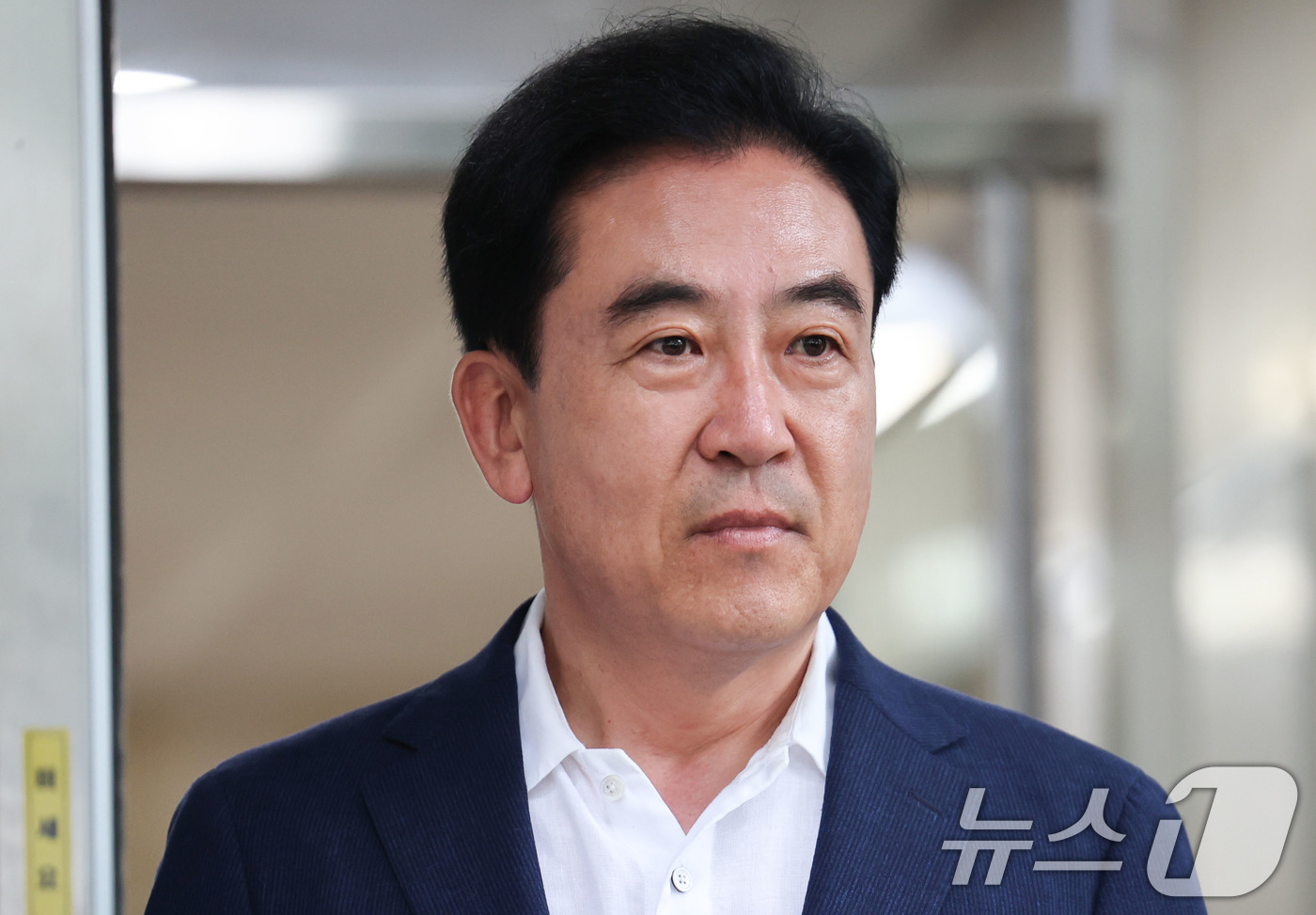(과천=뉴스1) 이종수 기자 = 윤희근 전 경찰청장이 21일 오전 경기 과천시 김건희 특검팀 사무실에 ‘통일교 수사무마 의혹’과 관련한 2차 피의자 조사를 받기 위해 출석하며 취재 …