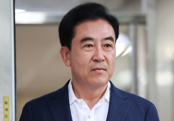 '통일교 수사 무마' 윤희근 전 경찰청장 특검 출석…"모욕적 수사"