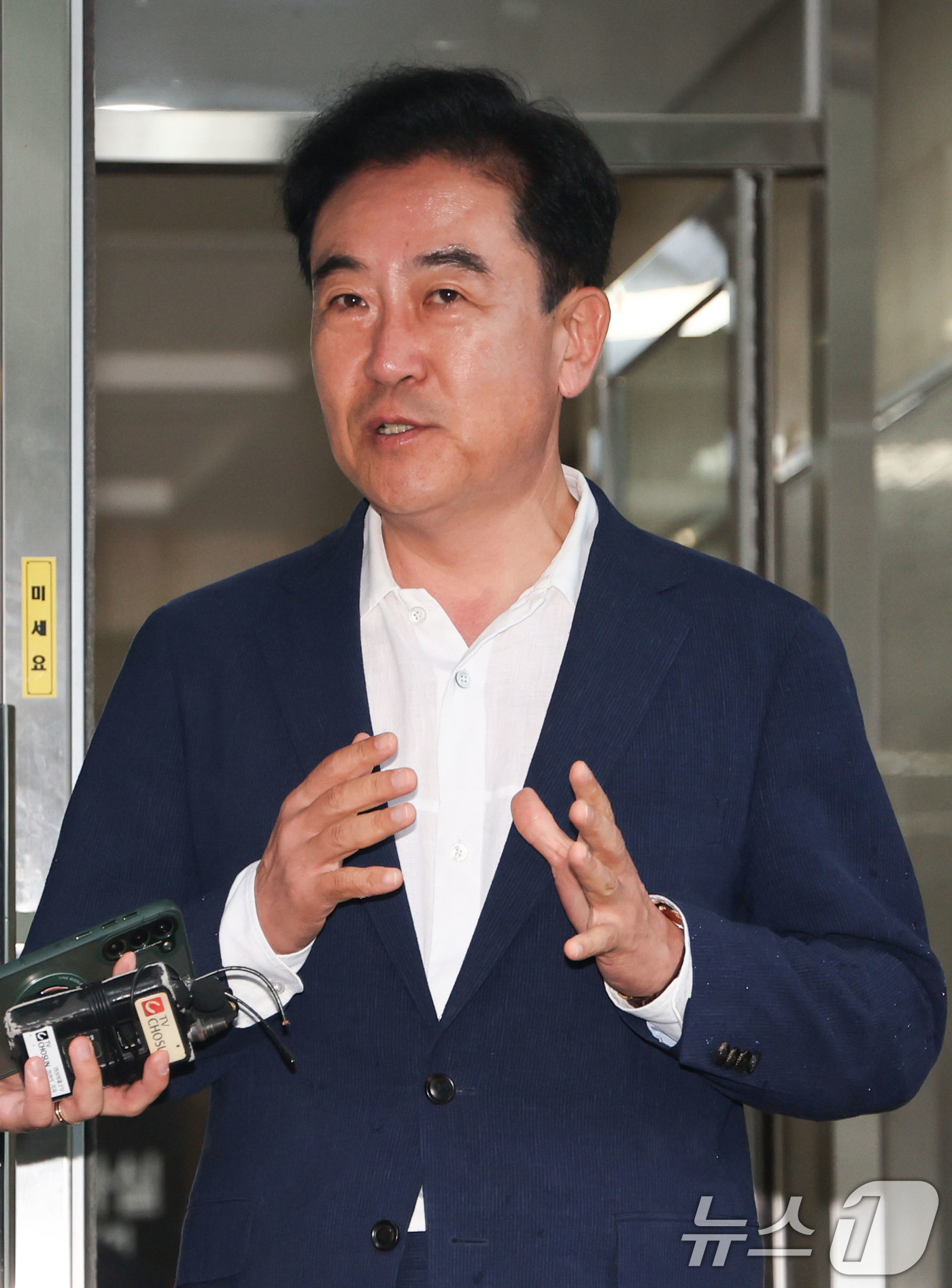 (과천=뉴스1) 이종수 기자 = 윤희근 전 경찰청장이 21일 오전 경기 과천시 김건희 특검팀 사무실에 ‘통일교 수사무마 의혹’과 관련한 2차 피의자 조사를 받기 위해 출석하며 취재 …