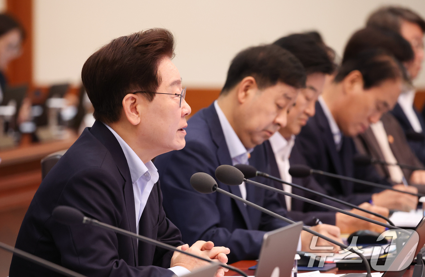(서울=뉴스1) 허경 기자 = 이재명 대통령이 21일 청와대에서 열린 국무회의에서 발언을 하고 있다. 2026.7.21/뉴스1