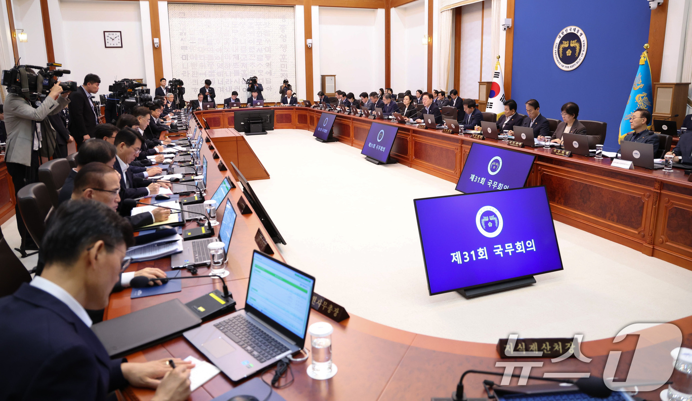 (서울=뉴스1) 허경 기자 = 이재명 대통령이 21일 청와대에서 열린 국무회의에서 발언을 하고 있다. 2026.7.21/뉴스1