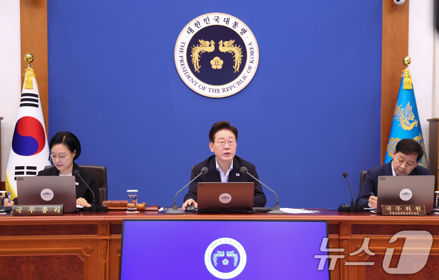 (서울=뉴스1) 허경 기자 = 이재명 대통령이 21일 청와대에서 열린 국무회의에서 발언을 하고 있다. 2026.7.21/뉴스1