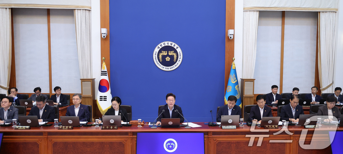 (서울=뉴스1) 허경 기자 = 이재명 대통령이 21일 청와대에서 열린 국무회의에서 발언을 하고 있다. 2026.7.21/뉴스1