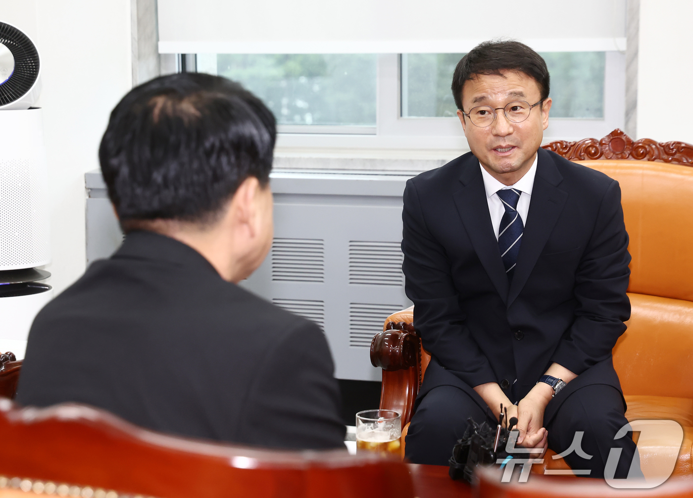 (서울=뉴스1) 김민지 기자 = 한병도 더불어민주당 당대표 직무대행 겸 원내대표(국회 운영위원장)가 21일 오전 서울 여의도 국회에서 '윤석열·김건희에 의한 내란·외환 및 국정농단 …