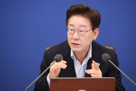 李 "레버리지 보완책, 이걸로 되겠냐 지적 있어…신속·과감해야"