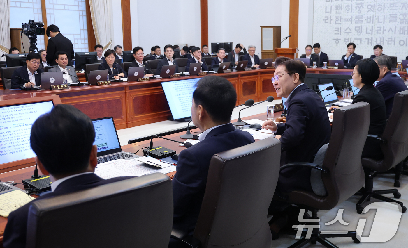 (서울=뉴스1) 허경 기자 = 이재명 대통령이 21일 청와대에서 열린 국무회의에서 발언을 하고 있다. 2026.7.21/뉴스1