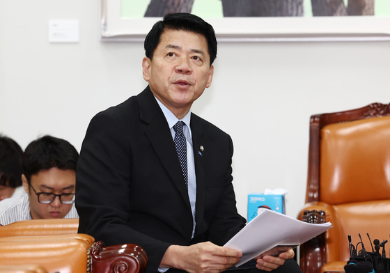 필리버스터 종결 관련 발언하는 김준형 대표 권한대행
