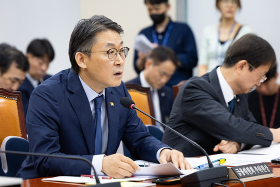 금융위, '홈플 사태' MBK 징계 "엄중하고 신속하게 할 것"