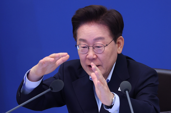 李대통령 "공익활동도 제3자 뇌물로 다 걸려…가이드라인 정리해야"