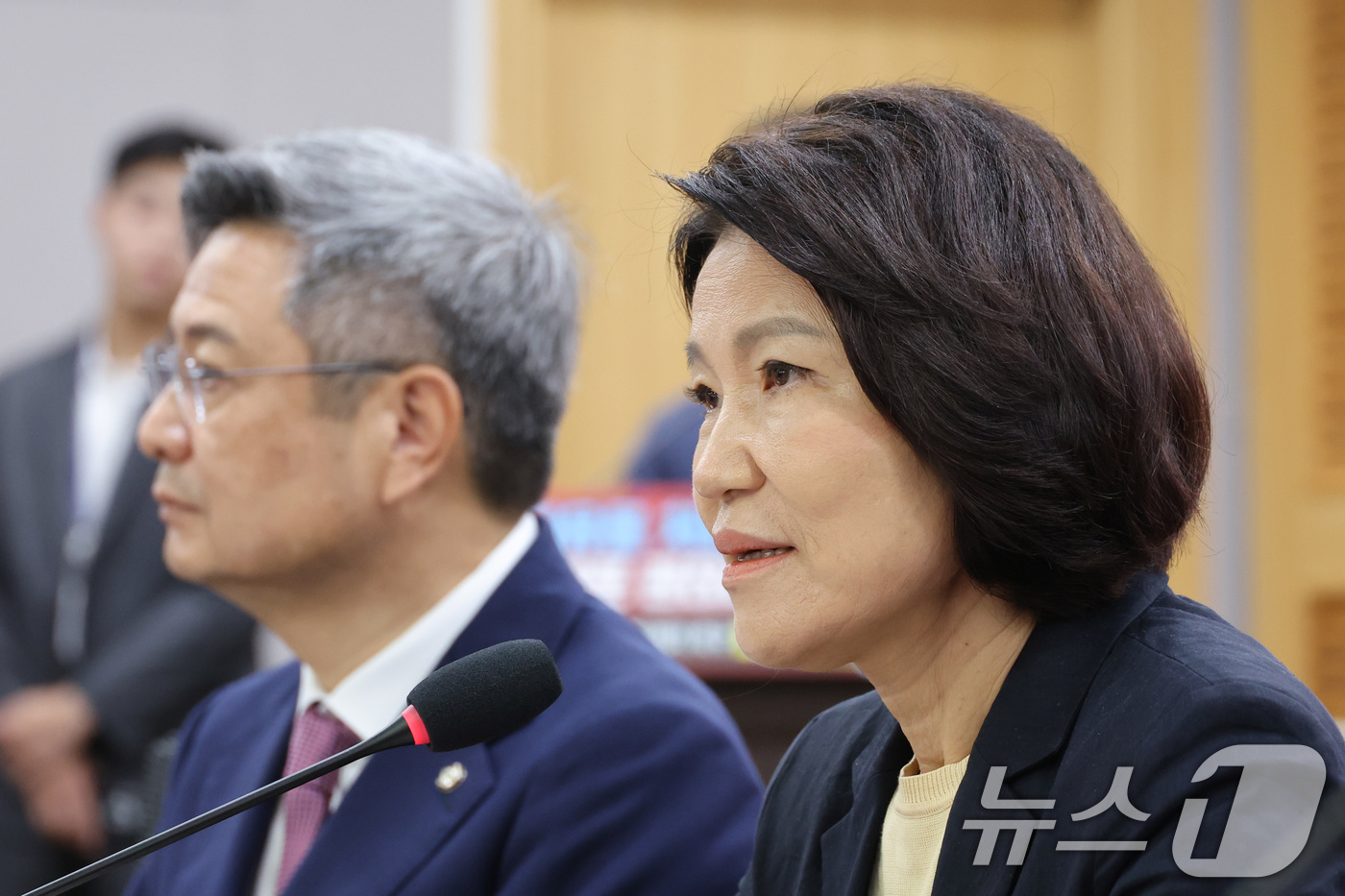 (서울=뉴스1) 신웅수 기자 = 이진숙 국민의힘 의원이 21일 서울 여의도 국회 의원회관에서 열린'표현의 자유를 처벌하는 나라, 이대로 괜찮은가' 온라인 입틀막법 폐지 촉구 국회토 …