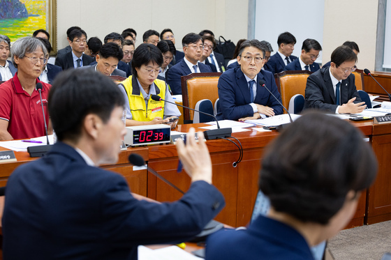 질의 듣는 권대영 금융위원회 부위원장