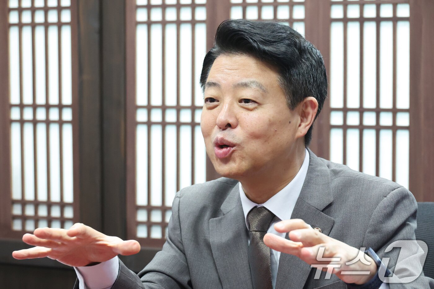 본문 이미지 - 더불어민주당 최고위원 출마를 선언한 김영호 의원이 21일 서울 여의도 국회 의원회관에서 뉴스1과 인터뷰를 하고 있다. 2026.7.21 ⓒ 뉴스1 신웅수 기자