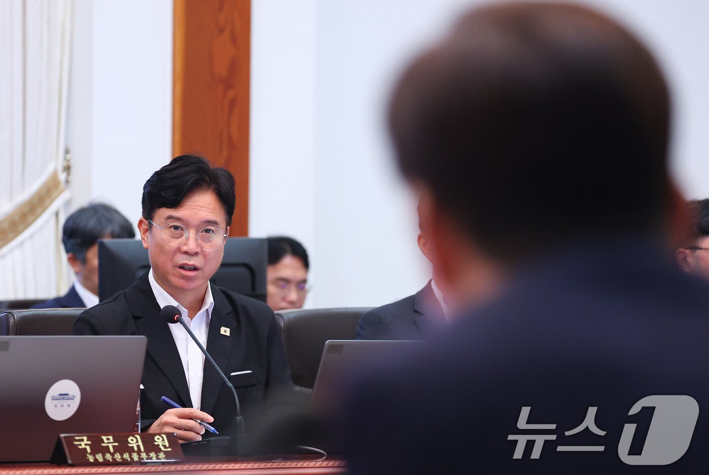 본문 이미지 - 김영훈 고용노동부 장관이 21일 청와대에서 열린 국무회의에서 발언을 하고 있다. 2026.7.21 ⓒ 뉴스1 허경 기자