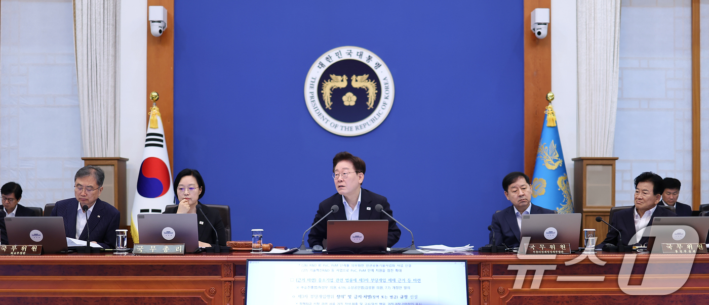 (서울=뉴스1) 허경 기자 = 이재명 대통령이 21일 청와대에서 열린 국무회의에서 발언을 하고 있다. 2026.7.21/뉴스1