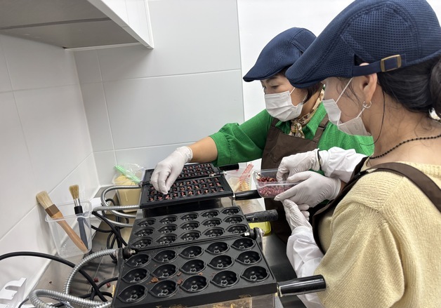 "매일 아침 출근이 설레요"…60대 제빵사들이 만든 인기 빵집