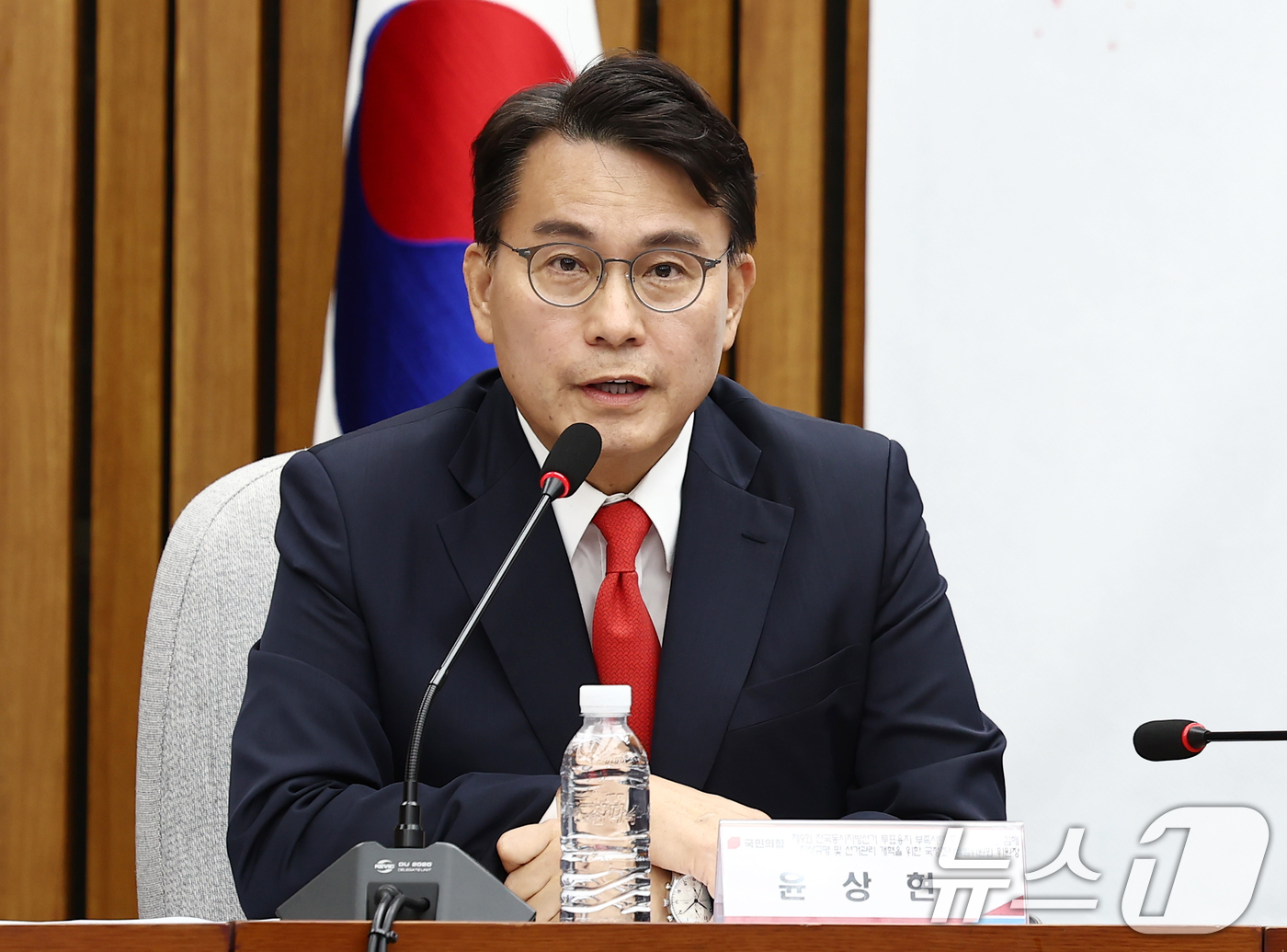 (서울=뉴스1) 김민지 기자 = 국회 선관위 국조특위 위원장인 윤상현 의원이 21일 오전 서울 여의도 국회에서 열린 제9회 전국동시지방선거 투표용지 부족사태 등 국민참정권 침해 진 …