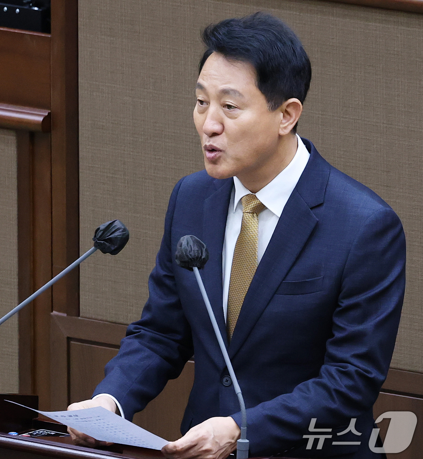 (서울=뉴스1) 오대일 기자 = 오세훈 서울시장이 21일 오후 서울 중구 서울시의회에서 열린 제338회 서울시의회 임시회 본회의에서 서울시 신임 간부 소개를 하고 있다.  2026 …