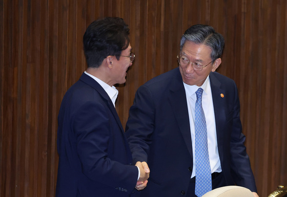 인사 나누는 김민석·정성호
