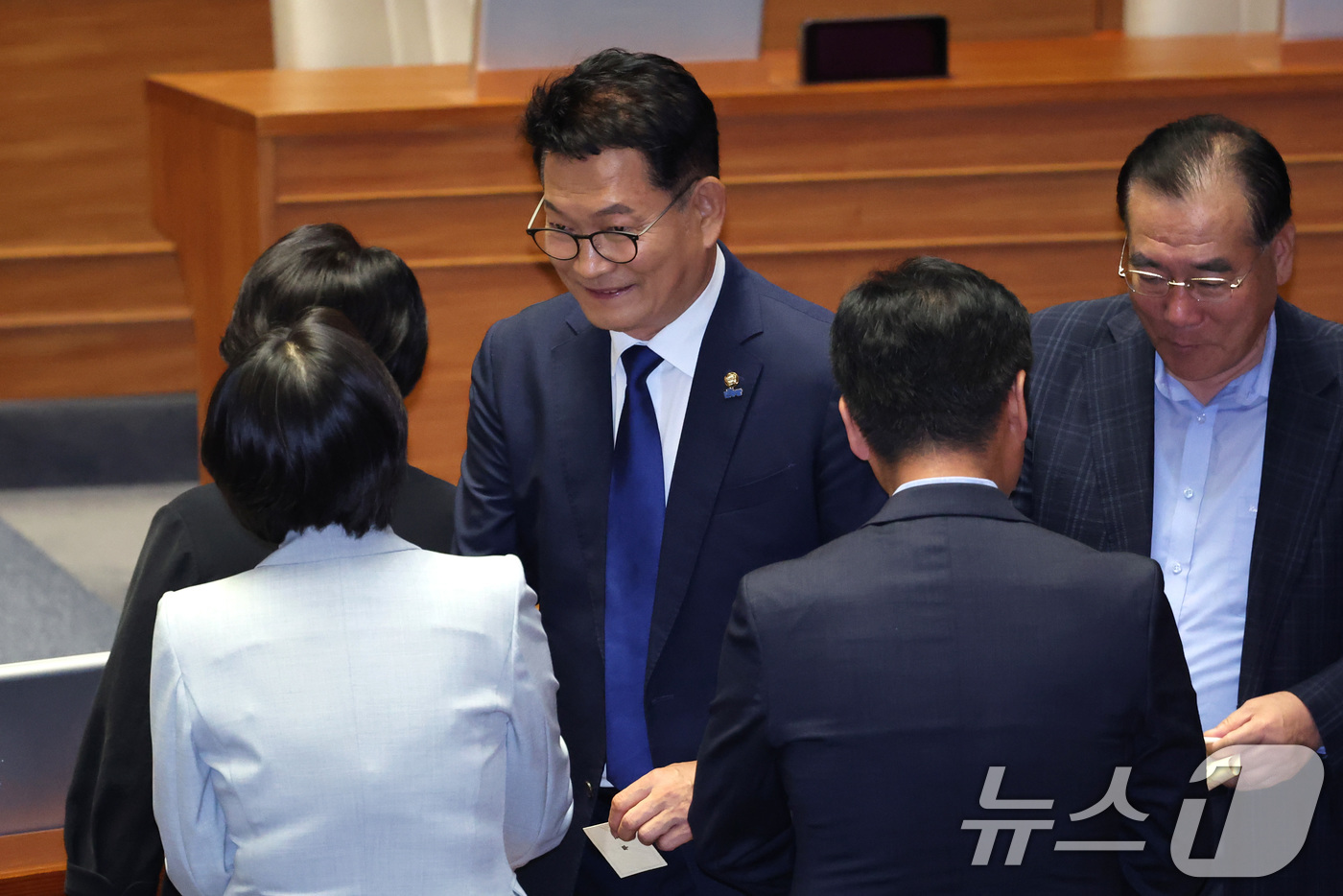 (서울=뉴스1) 신웅수 기자 = 송영길 더불어민주당 대표 후보가 21일 서울 여의도 국회에서 열린 제437회국회(임시회) 제1차 본회의에서 윤석열·김건희에 의한 내란·외환 및 국정 …