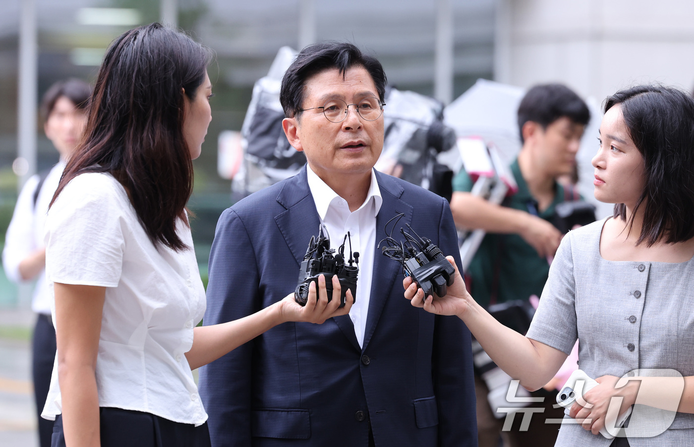 (서울=뉴스1) 박지혜 기자 = 황교안 자유와혁신 대표가 21일 오후 서울 송파구 서울동부지방법원에서 열린 이른바 ‘올다르크’로 불리는 30대 여성의 구속 전 피의자 심문(영장실질 …