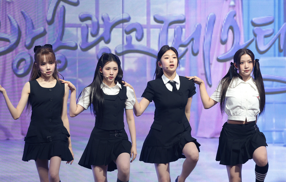 축하무대 선보이는 베이비돈크라이