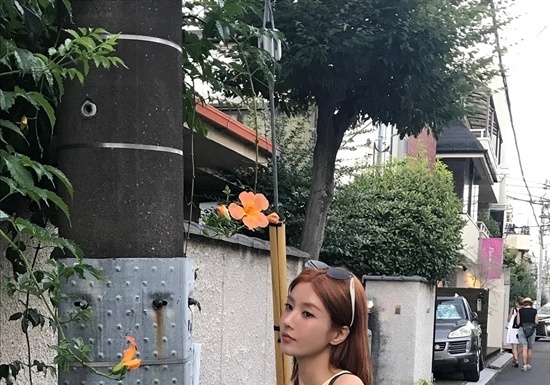 日로 휴가 간 권은비, 현지에서도 눈에 띄는 '서머 퀸' [N샷]
