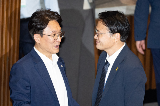 대화 나누는 김민석·박주민