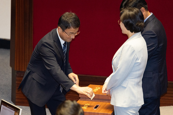 특검법 필리버스터 종결 표결하는 한병도