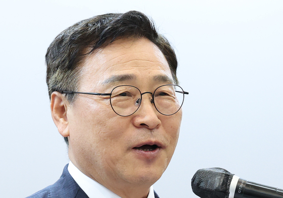 서울시의회 개원 축하하는 정근식 교육감